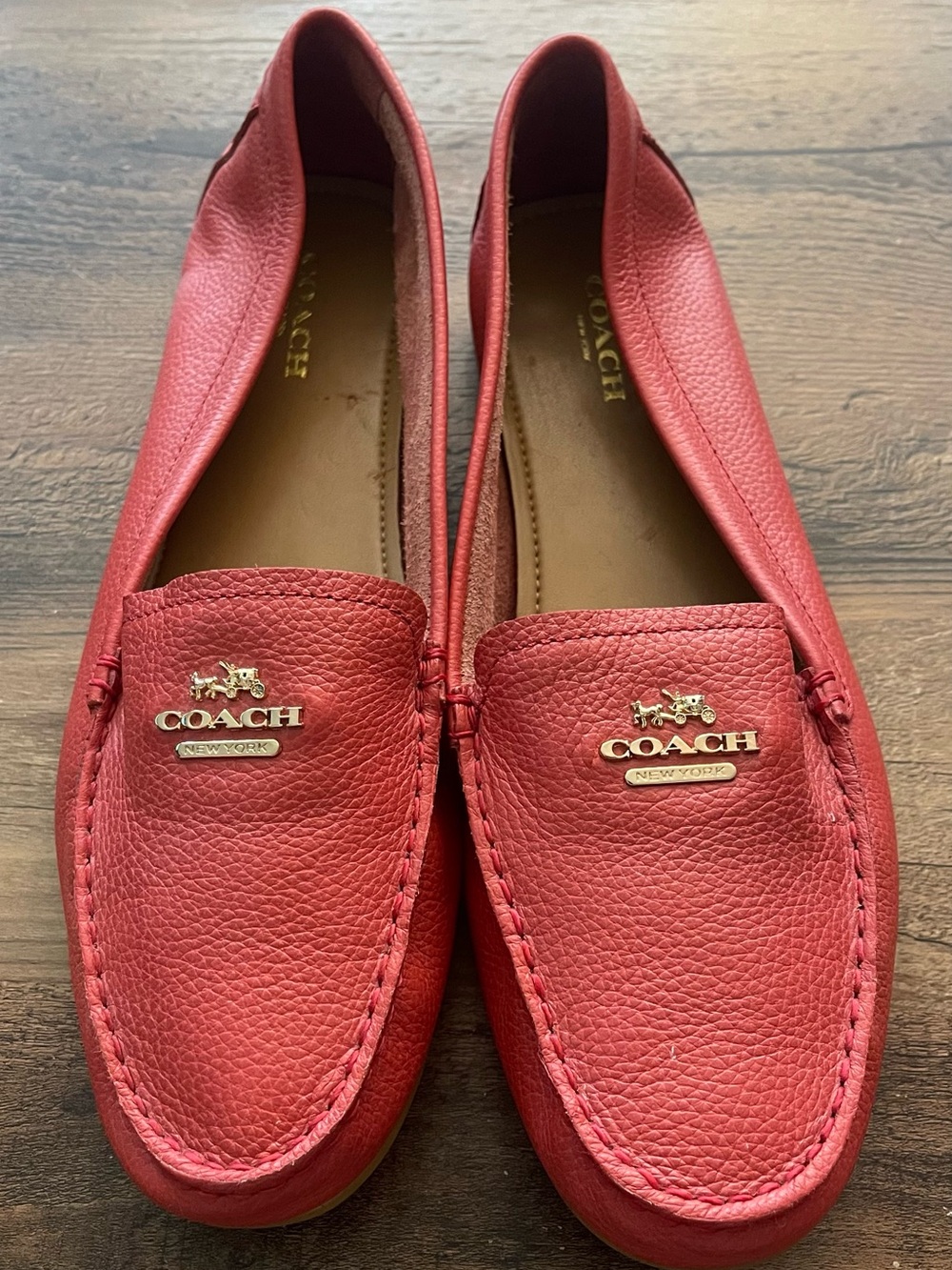 NWOB Coach Red Pebbled Leather Driving Loafers with Gold Horse Logo